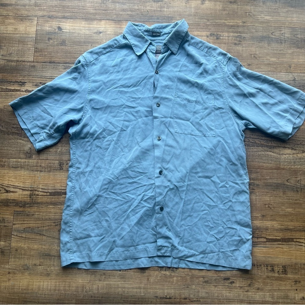 Casual Short-Sleeve Button-Down Shirt in Light Blue